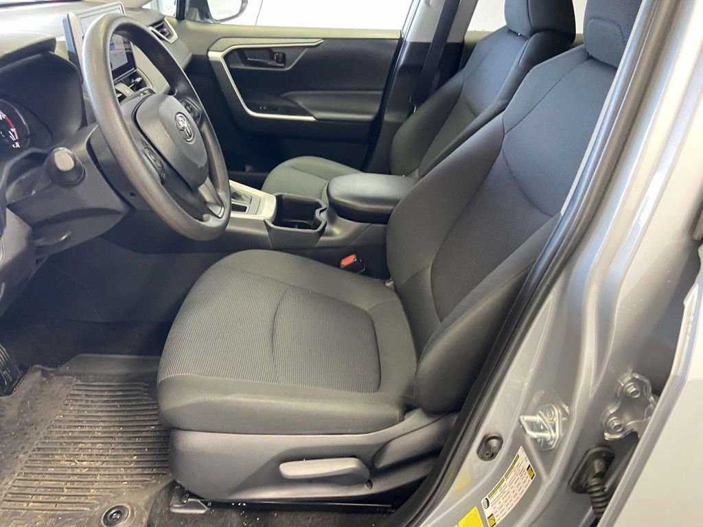 Used 2025 Toyota RAV4 LE image 17