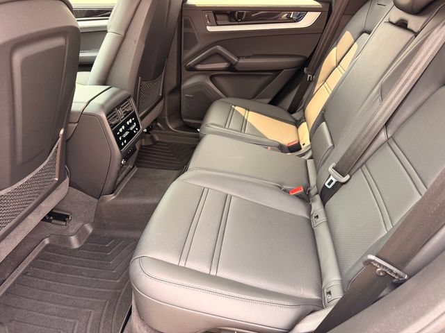 Used 2024 Porsche Cayenne S AWD/4WD image 31