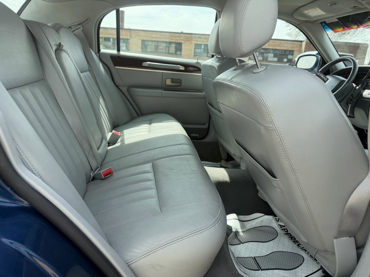 Used 2007 Lincoln Town Car Signature RWD image 27