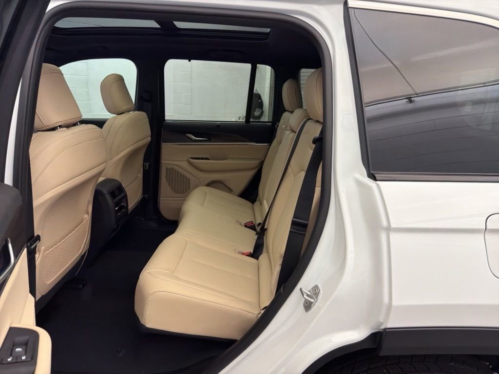 New 2025 Jeep Grand Cherokee Limited w/ MOPAR Finishing Package image 17
