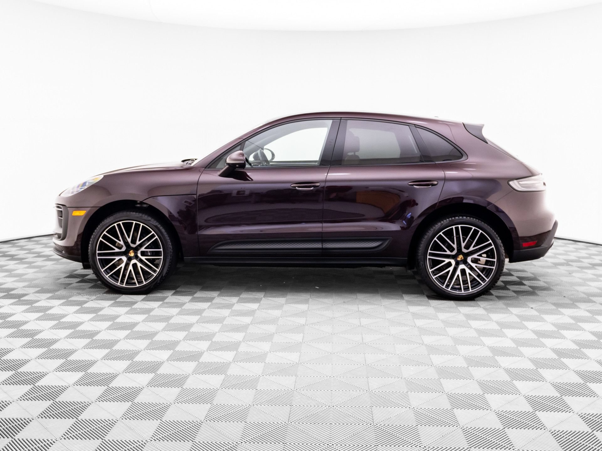 Certified 2026 Porsche Macan AWD/4WD image 2