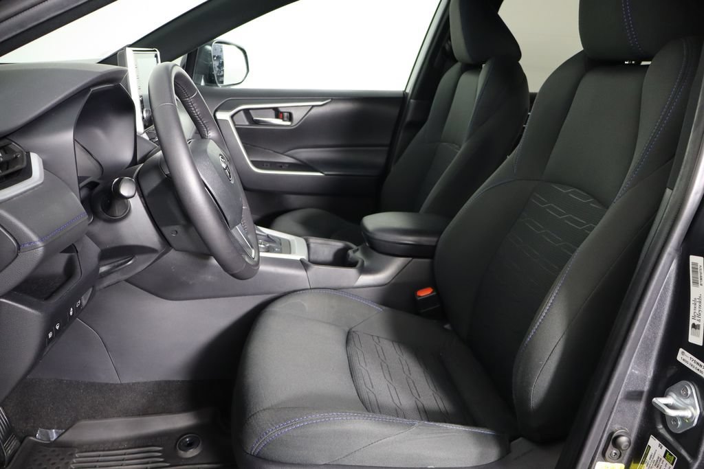 Used 2022 Toyota RAV4 SE w/ Convenience Package AWD/4WD image 14