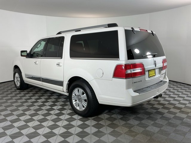 Used 2010 Lincoln Navigator L 4WD image 6