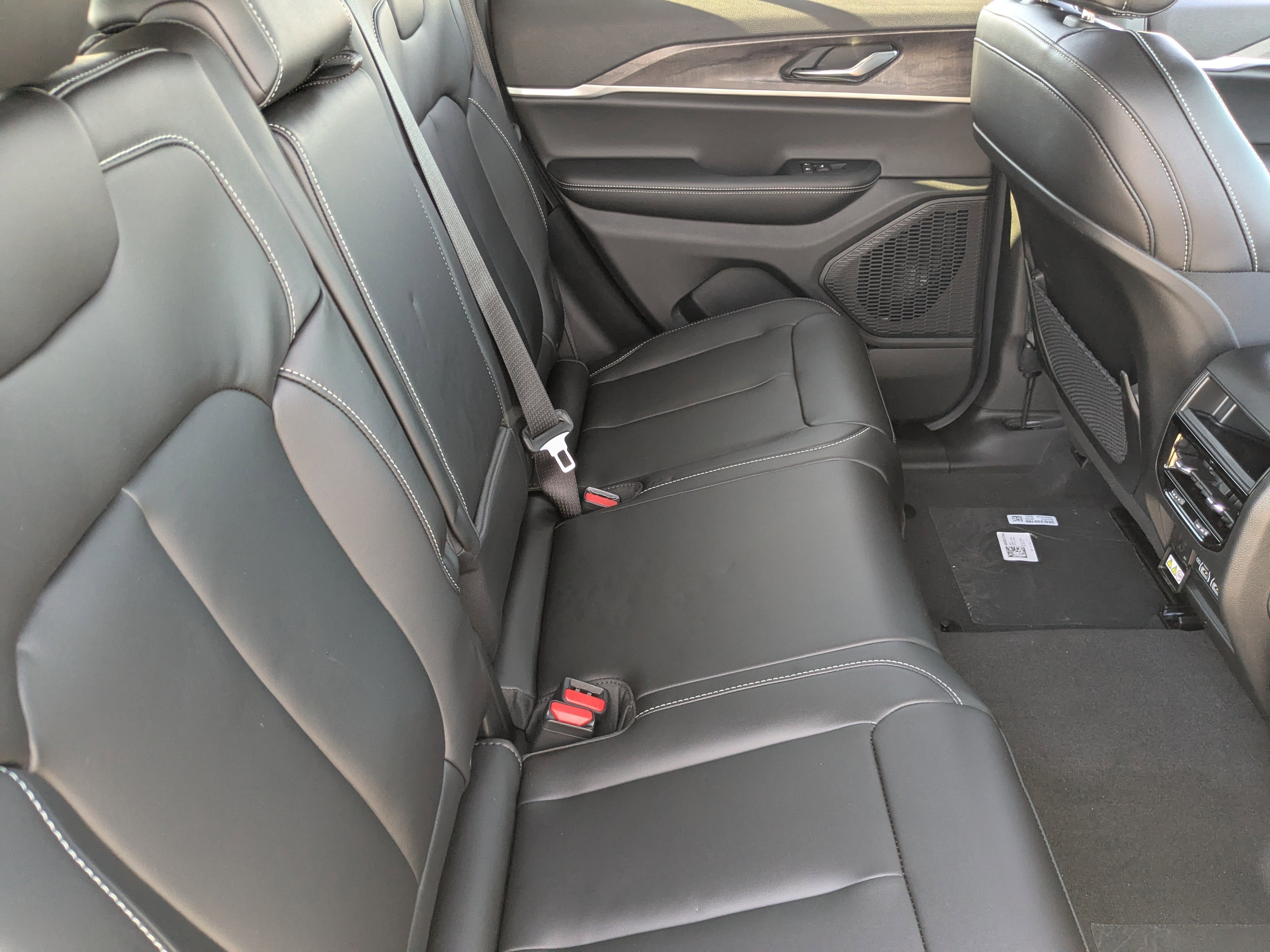 New 2025 Jeep Grand Cherokee Limited w/ Black Appearance Package RWD image 10