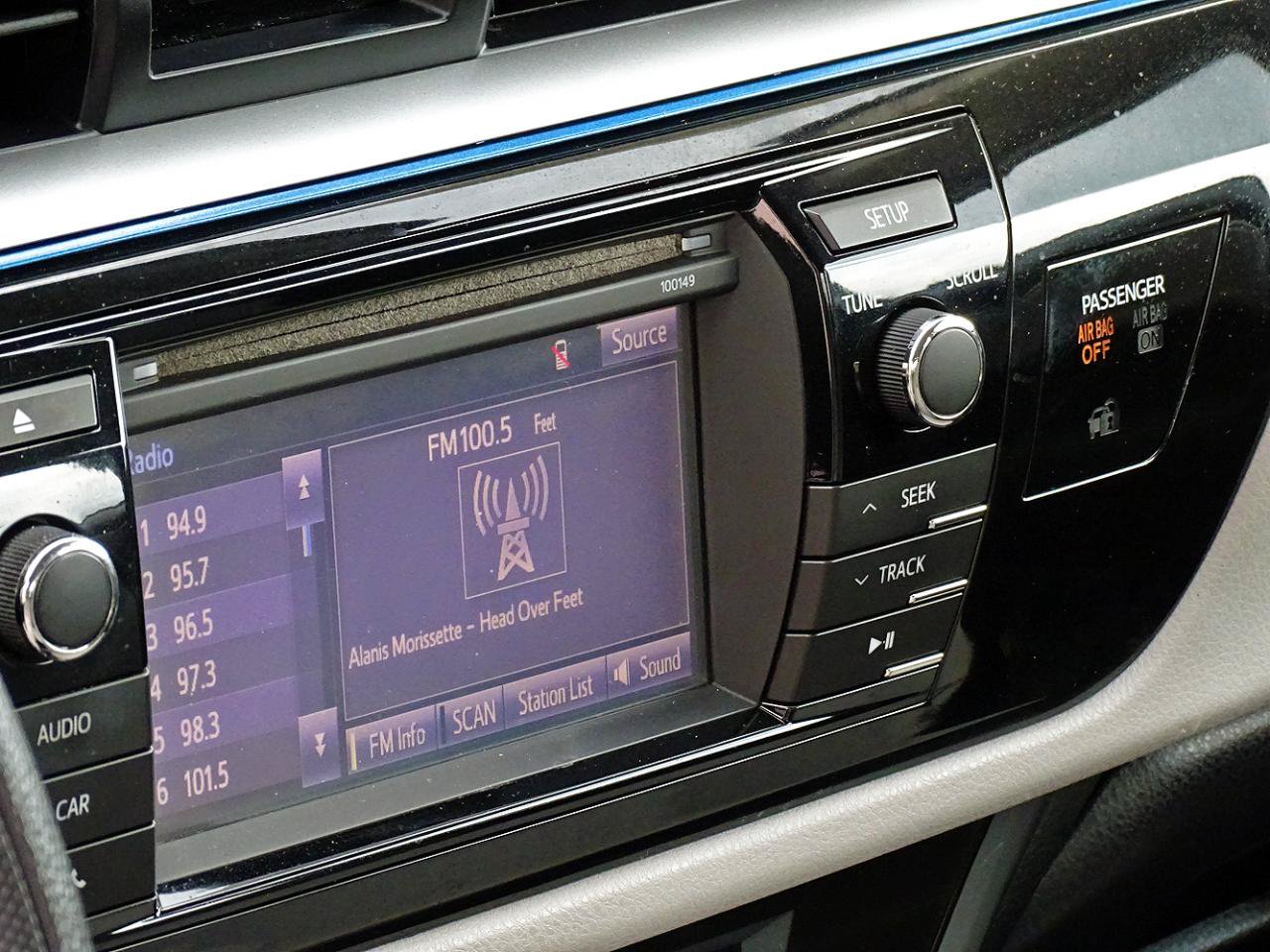 Used 2014 Toyota Corolla LE FWD image 24