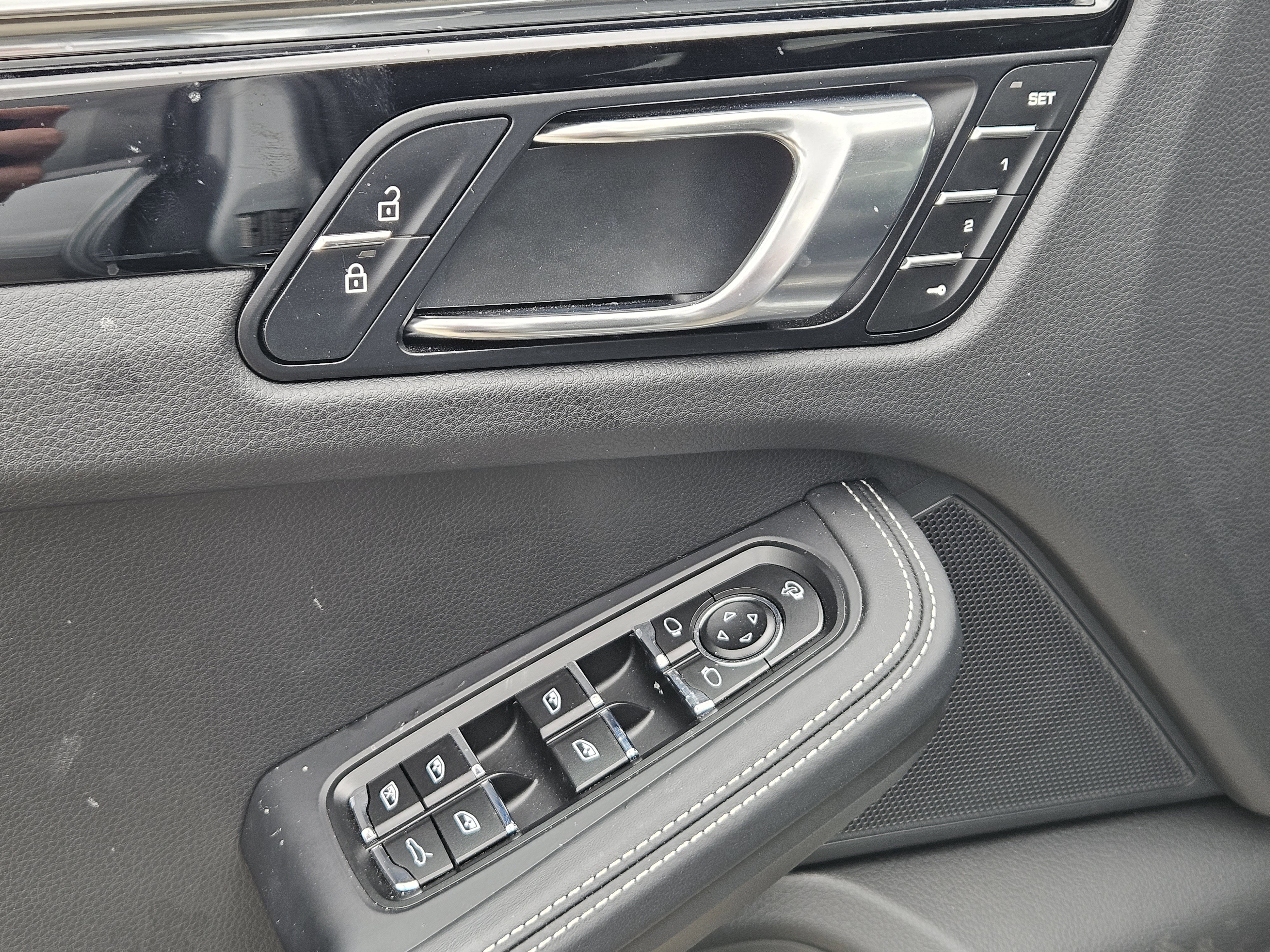 Certified 2025 Porsche Macan image 22