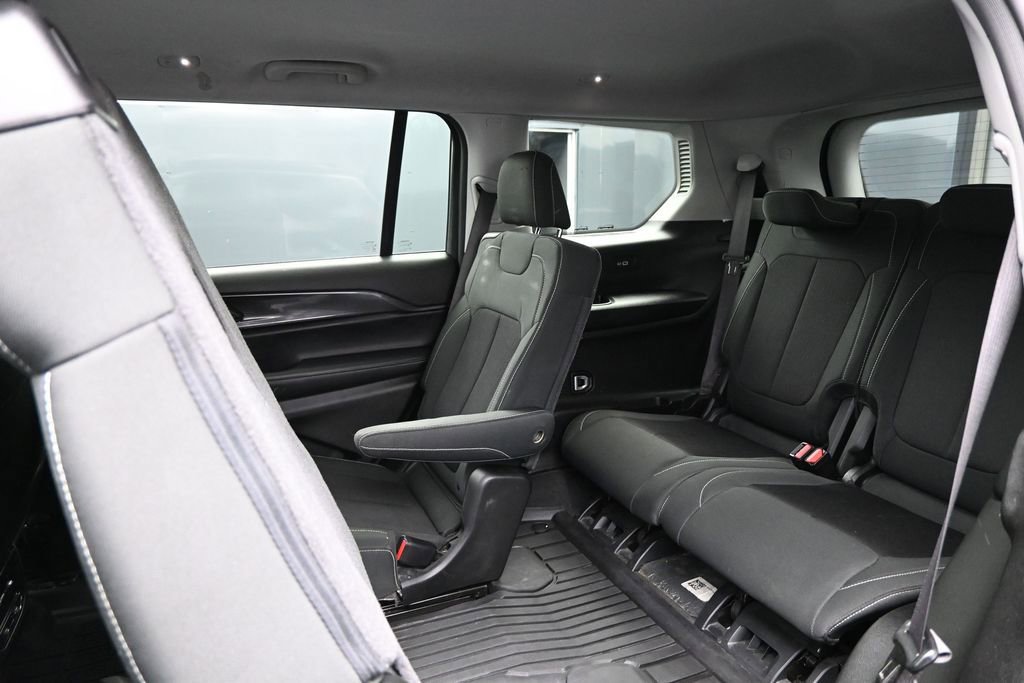 Used 2022 Jeep Grand Cherokee L Laredo w/ Luxury Tech Group I AWD/4WD image 25