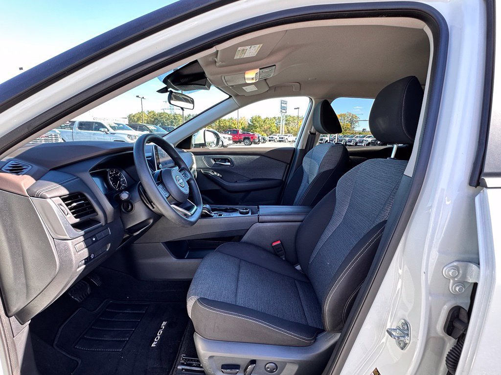 Used 2023 Nissan Rogue SV AWD/4WD image 19