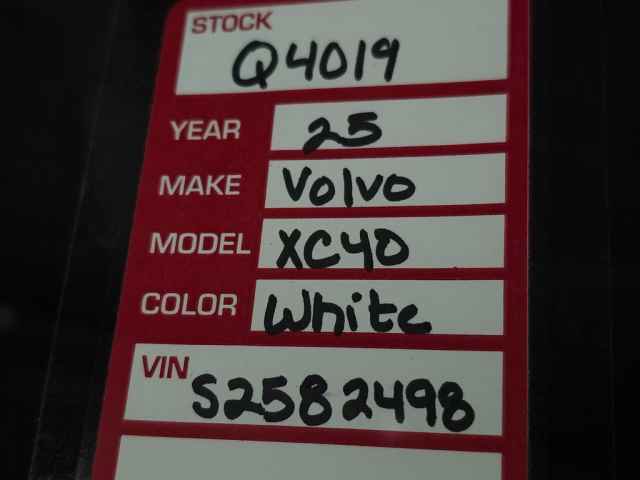 Certified 2025 Volvo XC40 B5 Core image 34