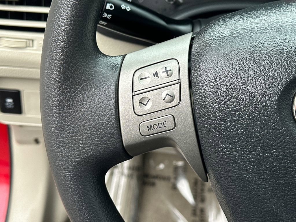 Used 2013 Toyota Corolla LE image 26