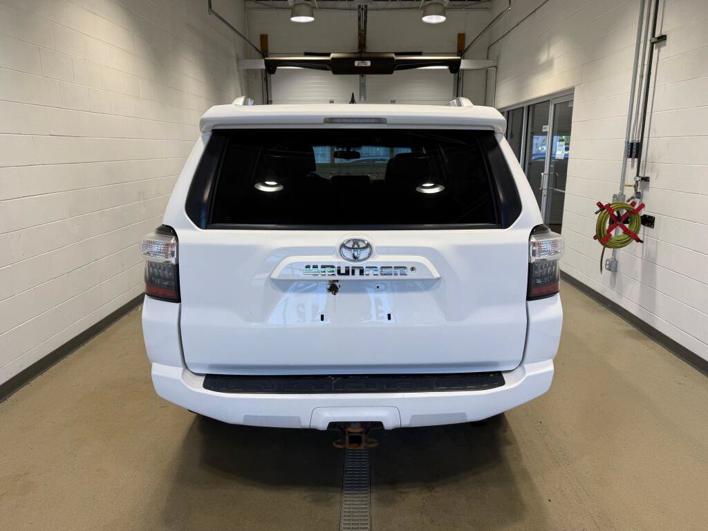 Used 2016 Toyota 4Runner SR5 Premium RWD image 3