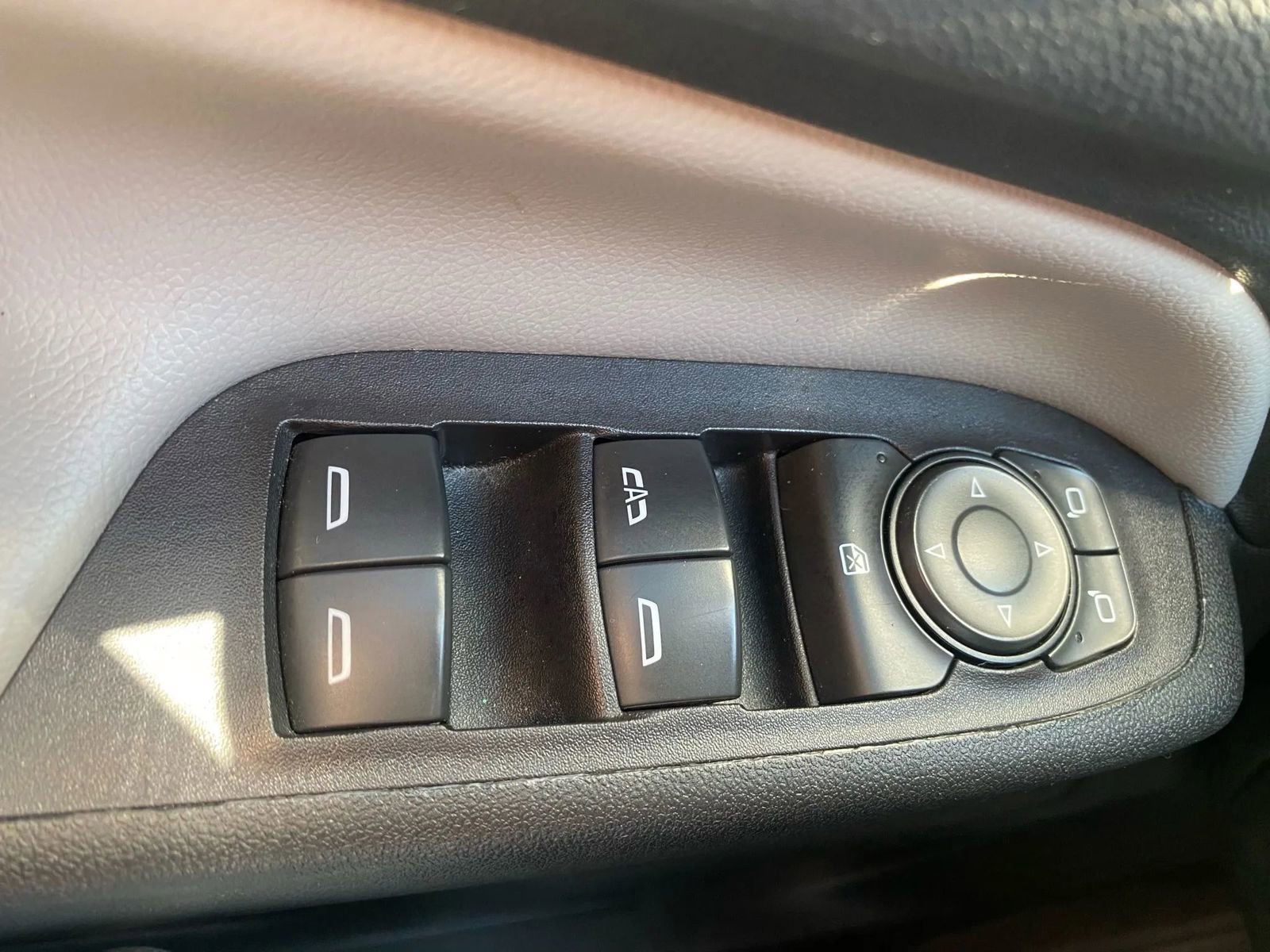 Used 2021 Chevrolet Equinox LS image 15