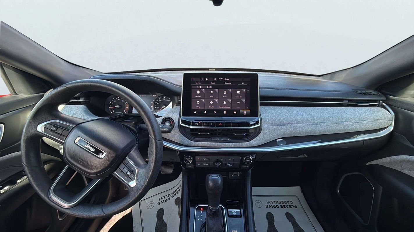 Used 2023 Jeep Compass Sport image 7