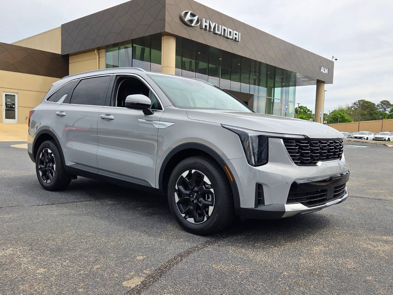 Used 2025 Kia Sorento S image 1