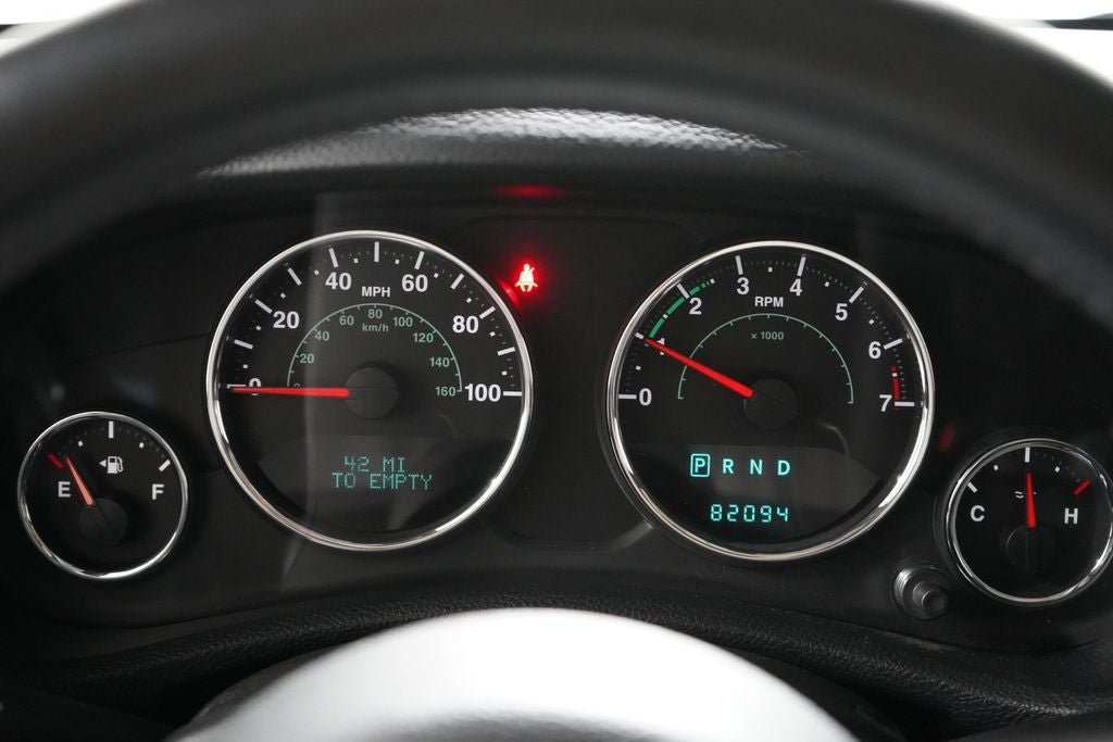 Used 2014 Jeep Wrangler Unlimited Sahara w/ Connectivity Group AWD/4WD image 16