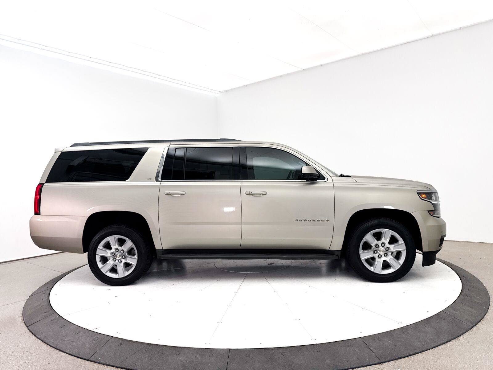 Used 2015 Chevrolet Suburban LT w/ Luxury Package RWD image 34
