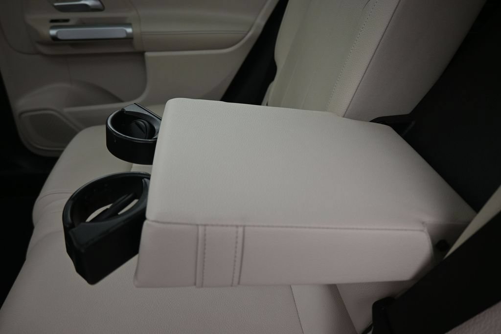 Used 2022 Mercedes-Benz GLB 250 4MATIC image 38