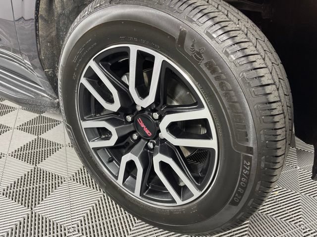 Used 2024 GMC Yukon XL AT4 w/ Technology Package AWD/4WD image 16