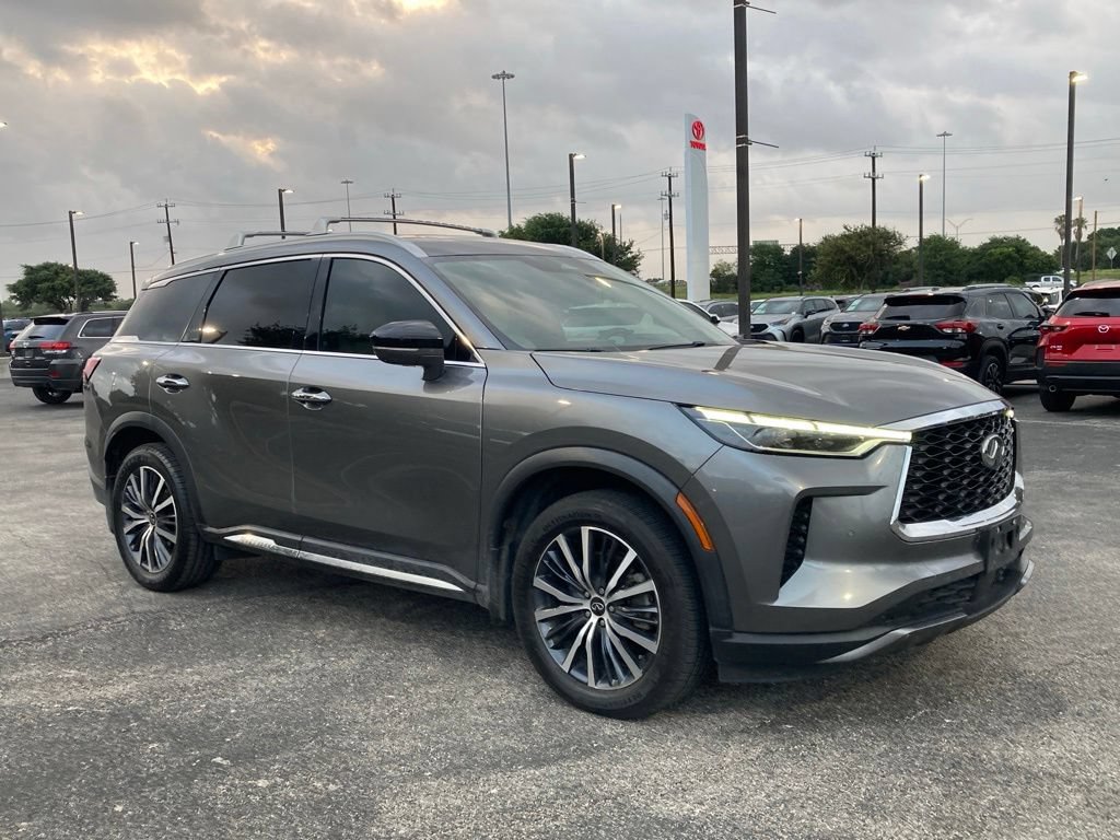 Used 2023 INFINITI QX60 Sensory w/ Vision Package FWD image 3