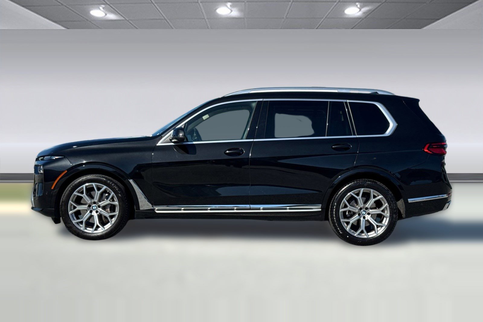 Used 2025 BMW X7 xDrive40i AWD/4WD image 2