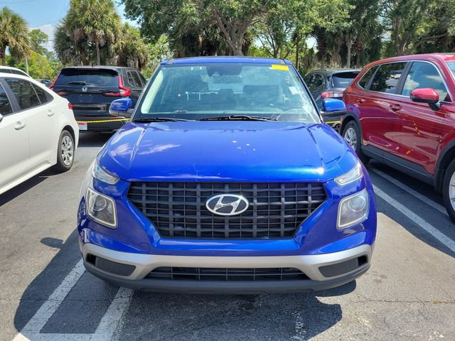 Used 2022 Hyundai Venue SE FWD image 2
