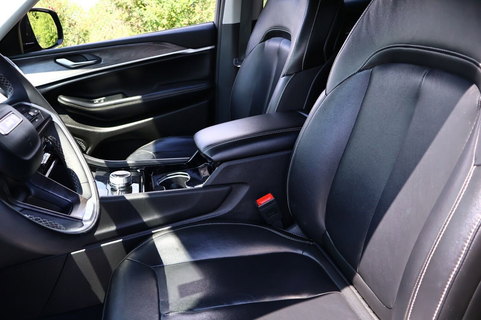 Used 2023 Jeep Grand Cherokee Limited image 22