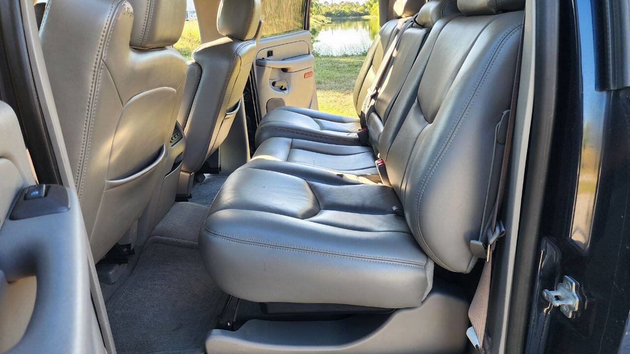 Used 2005 Chevrolet Avalanche LS w/ Preferred Equipment Group image 21