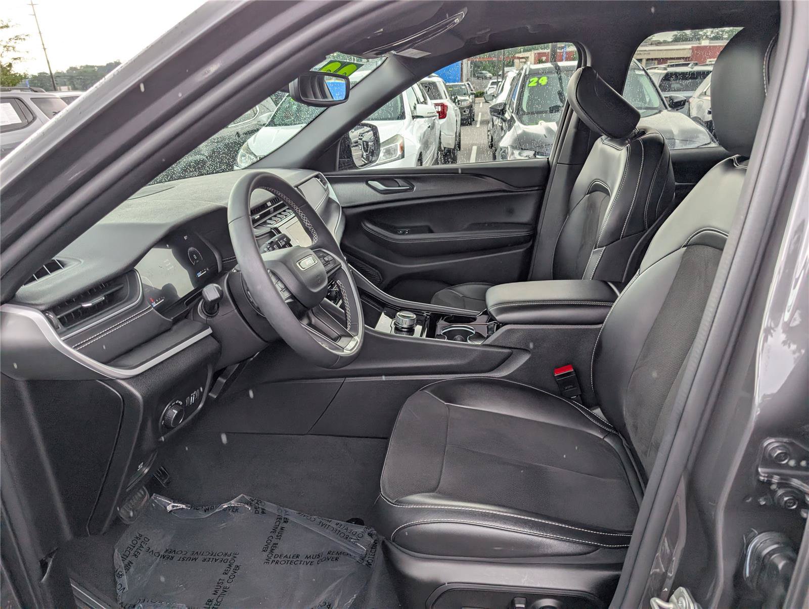 Used 2023 Jeep Grand Cherokee Altitude AWD/4WD image 16