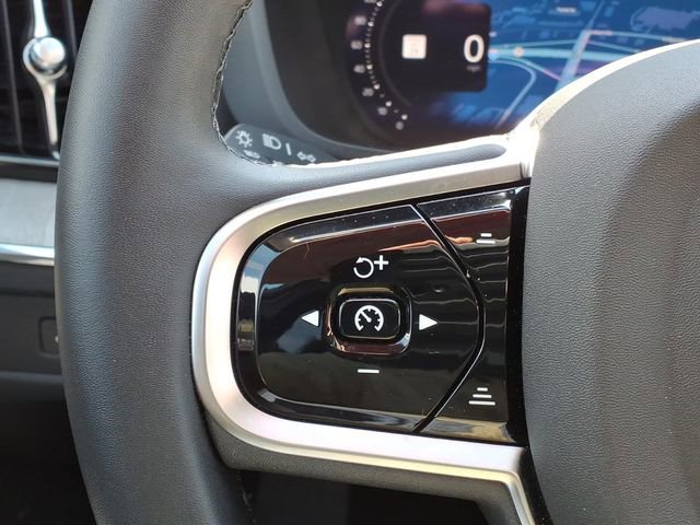Used 2025 Volvo XC60 B5 Plus AWD/4WD image 18