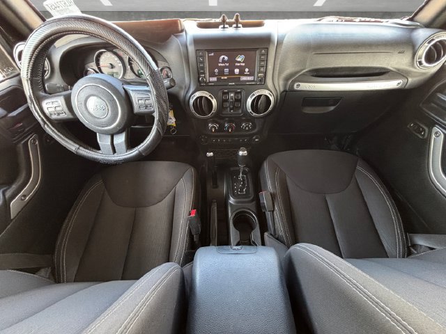 Used 2017 Jeep Wrangler Unlimited Rubicon w/ Cold Weather Group AWD/4WD image 25