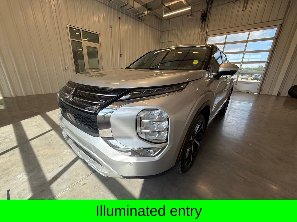 Used 2022 Mitsubishi Outlander SE image 13