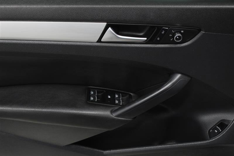 Used 2012 Volkswagen Passat TDI SE FWD image 15
