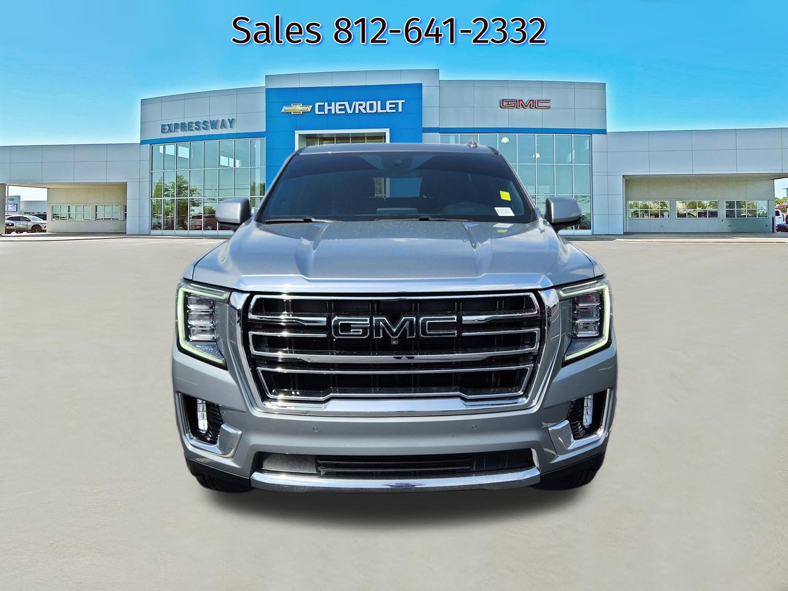 Used 2024 GMC Yukon SLT w/ SLT Luxury Package image 2