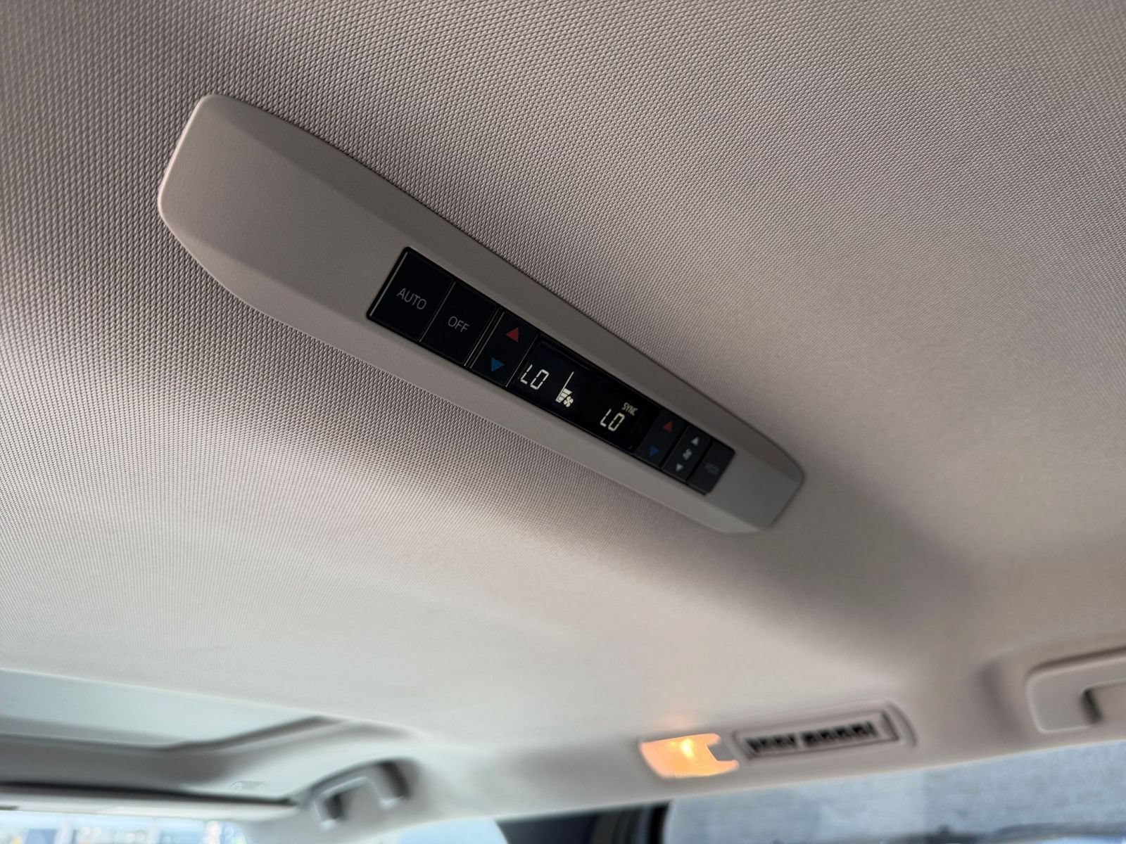 Used 2025 Toyota Sienna XLE FWD image 24