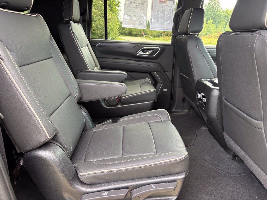 Used 2023 GMC Yukon XL SLT w/ SLT Luxury Package AWD/4WD image 45