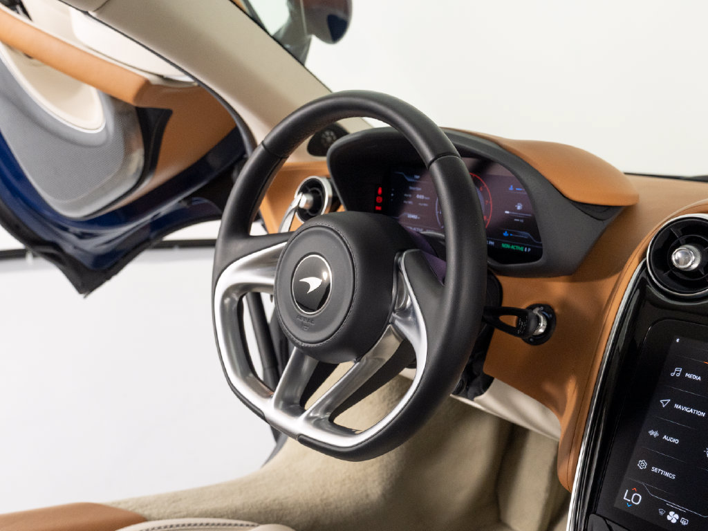 Used 2020 McLaren GT RWD image 28