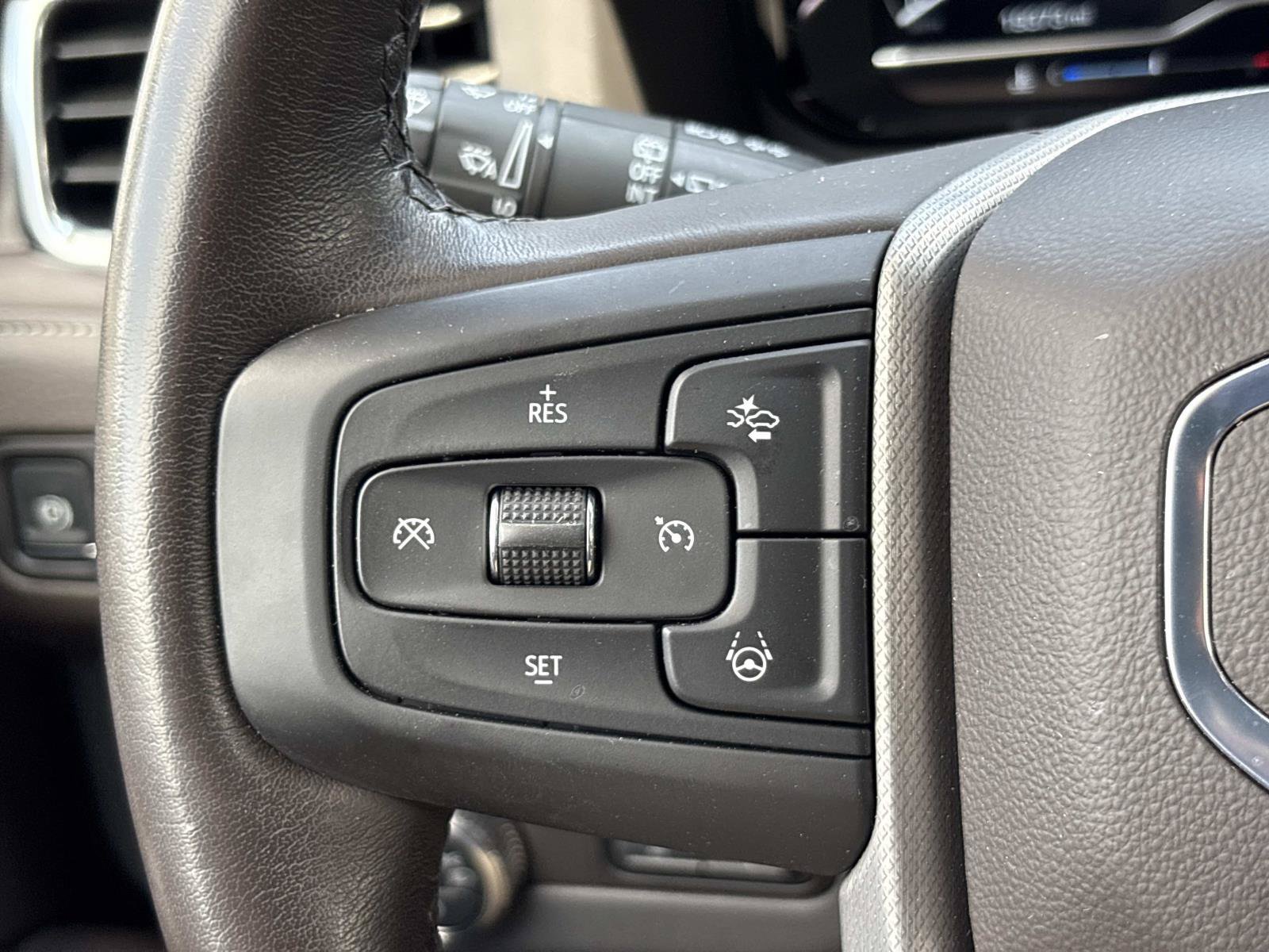 Used 2024 GMC Yukon Denali w/ Denali Reserve Package RWD image 19