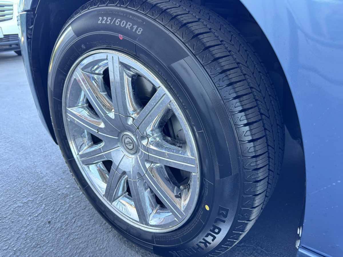 Used 2011 Chrysler 300 C RWD image 23