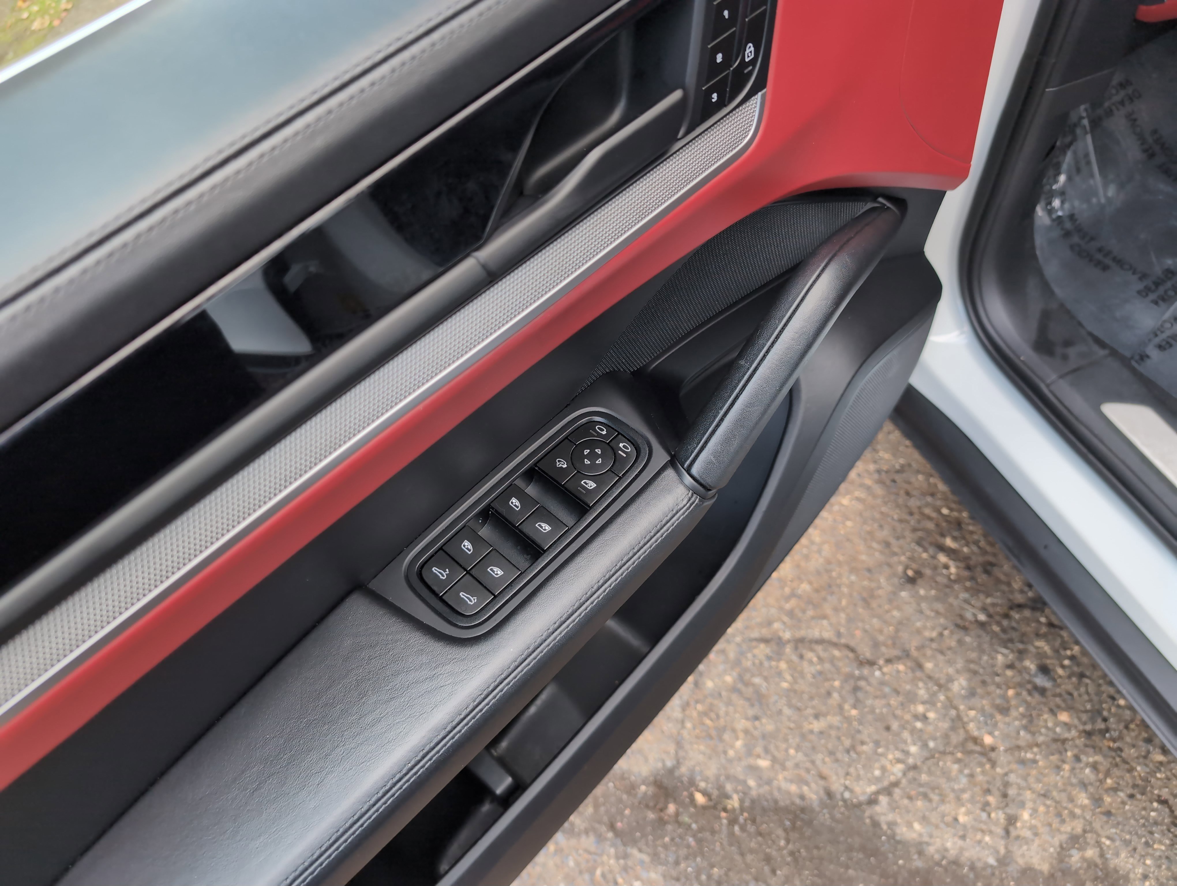 Used 2024 Porsche Cayenne Coupe image 13