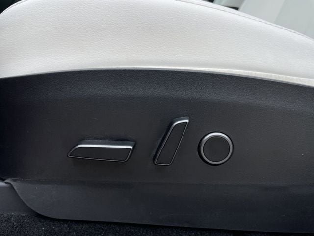 Used 2021 Tesla Model Y Long Range AWD/4WD image 22