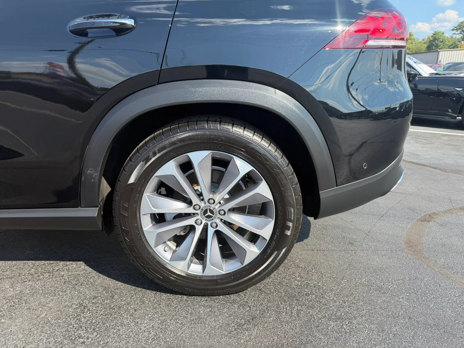 Used 2021 Mercedes-Benz GLE 350 4MATIC w/ Premium Package image 18