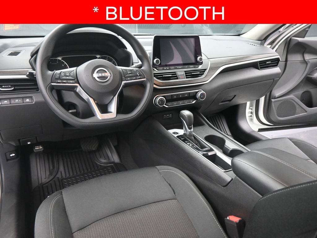 Used 2025 Nissan Altima 2.5 SV FWD image 17