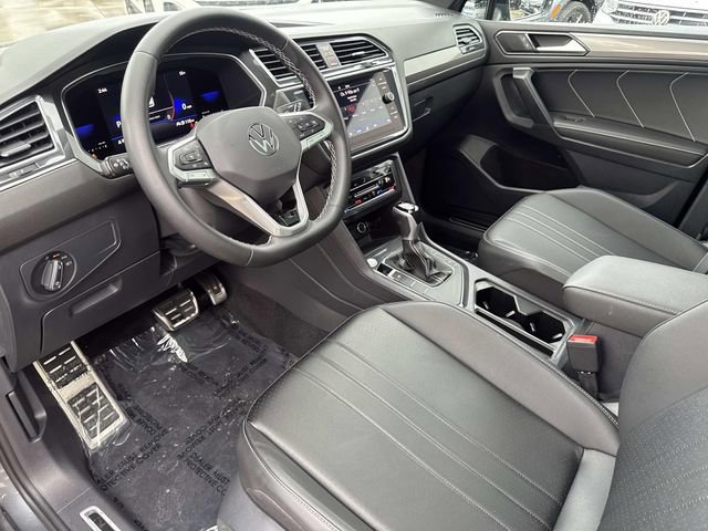 Certified 2023 Volkswagen Tiguan SE R-Line image 20