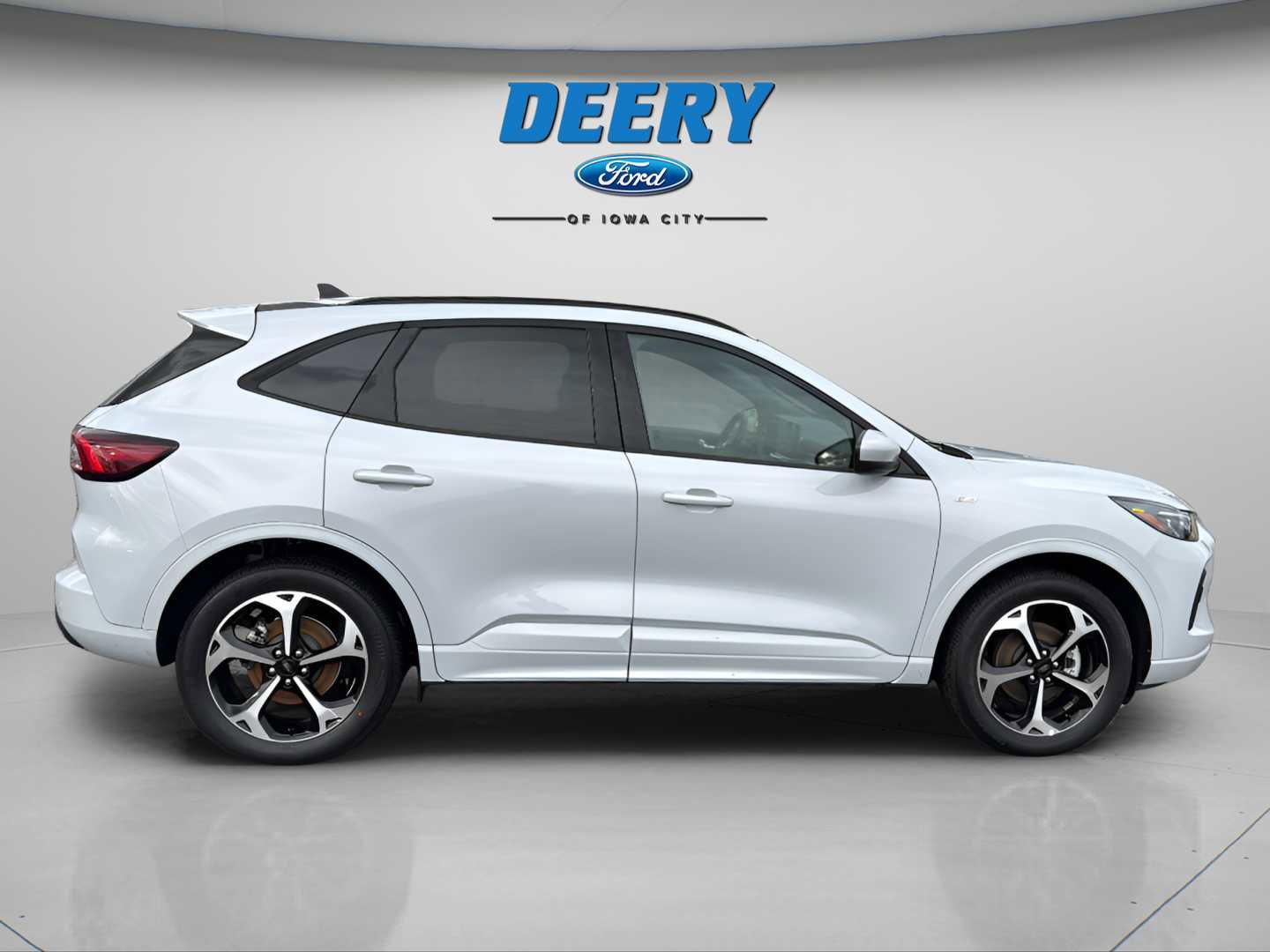 Used 2025 Ford Escape ST-Line Elite w/ Class II Trailer Tow Package image 16