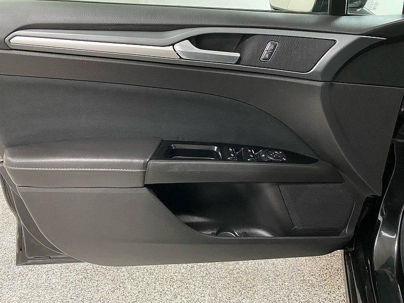 Used 2014 Ford Fusion SE image 9