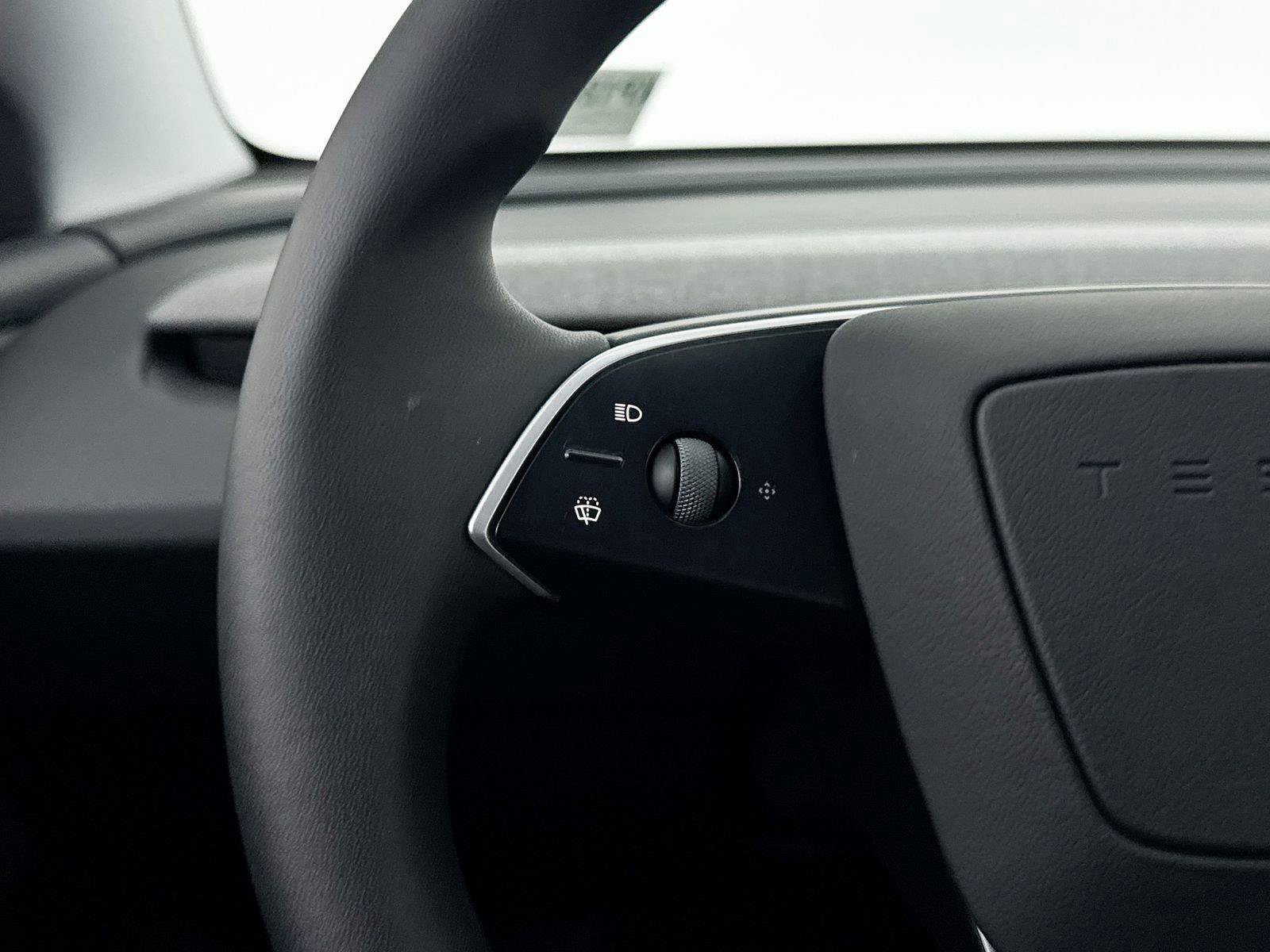 Used 2026 Tesla Model Y 2WD image 35