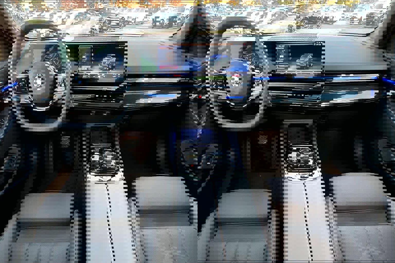 Used 2024 BMW 530i w/ Convenience Package image 18