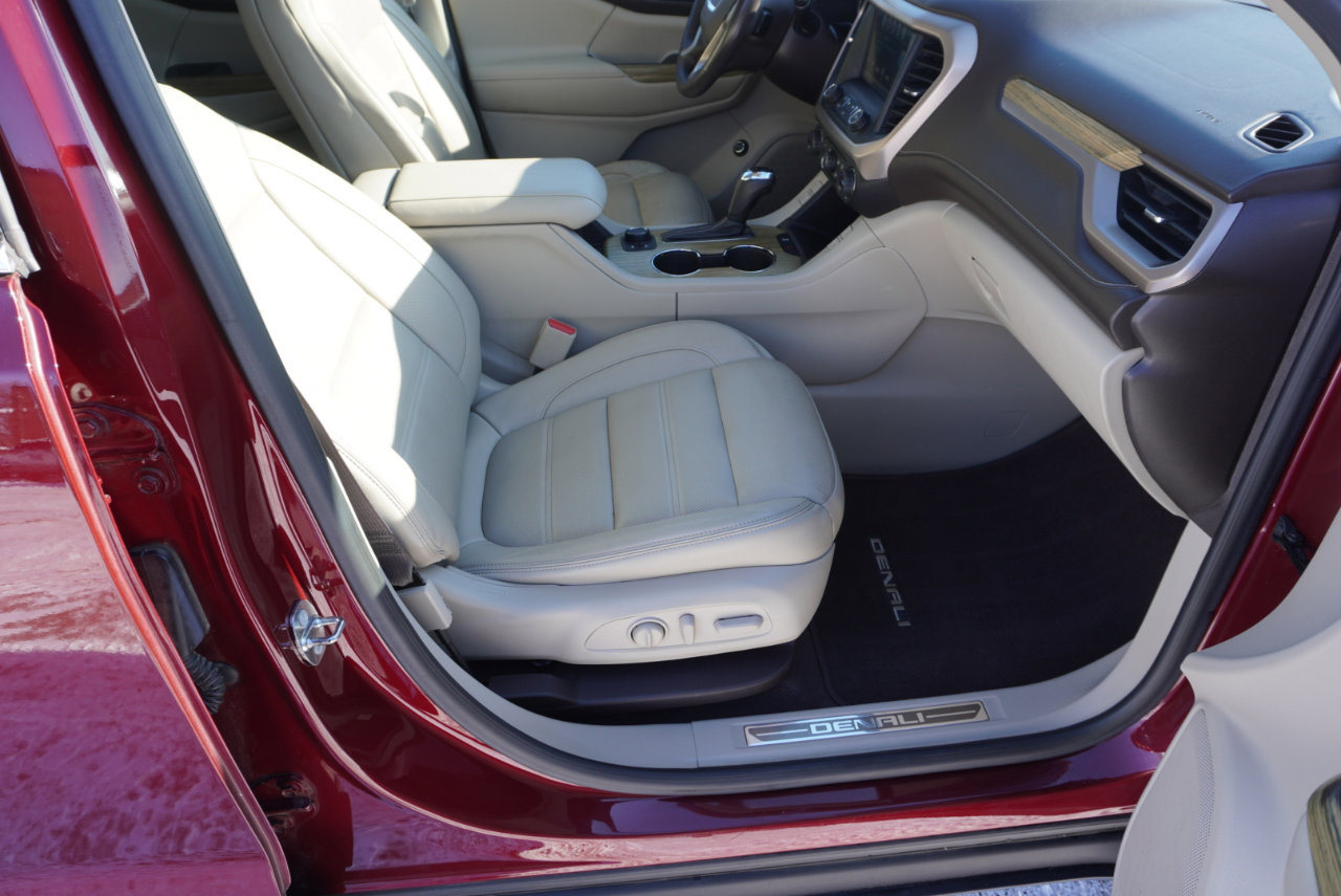 Used 2018 GMC Acadia Denali w/ Technology Package image 18