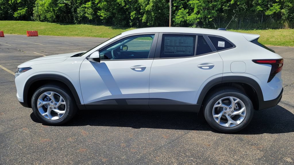 New 2026 Chevrolet Trax LS w/ LS Convenience Package FWD image 6