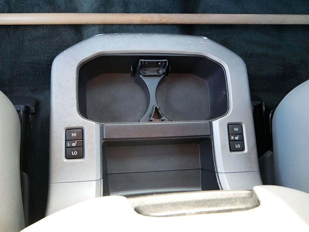 Used 2017 Toyota Sequoia Platinum AWD/4WD image 18